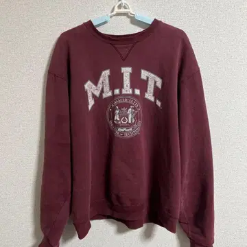 M.I.T. 로고 맨투맨 버건디