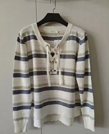 스트라이프 니트 긴팔 상의 레이스업