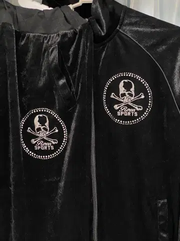 로엔 큐빅 스컬 홈웨어 벨로아 광택 셋업 Y2K