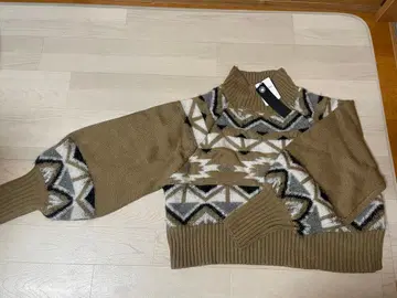 미사용 새상품 택 포함 지나시스 노르딕 숏 니트