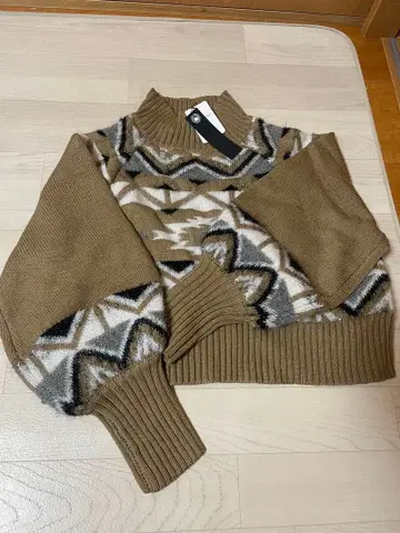 미사용 새상품 택 포함 지나시스 노르딕 숏 니트 프리 사이즈