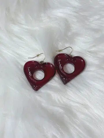 [ 미사용 ] 키타데 나나 Loveless 빨간색 하트형 아크릴 귀걸이
