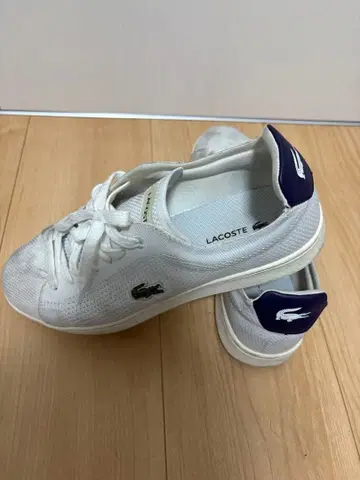 LACOSTE 메쉬 화이트 스니커즈