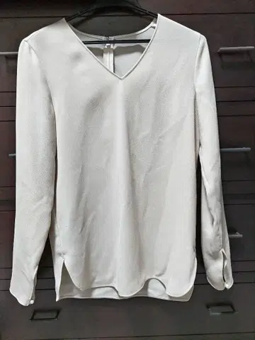 BEIGE (온워드 카시야마) 베이지 V넥 펄 버튼 긴팔 셔츠