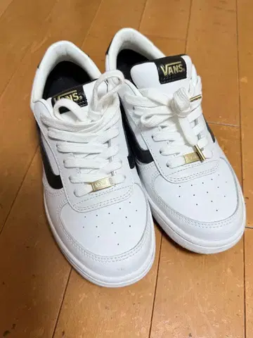 VANS 화이트/블랙 스니커즈