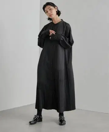 이아파피요네 랜덤 언더 플리츠 원피스