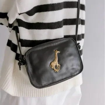 [ 새상품급 ] ear PAPILLONNER 기린 가죽 숄더백 블랙