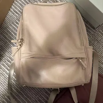 합성 피혁의 경량 백팩