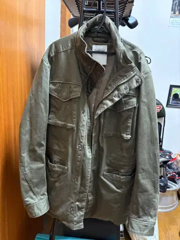 올리브색 밀리터리 자켓 M 사이즈