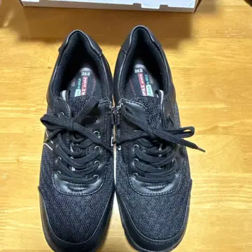 블랙 스니커즈 24.0cm