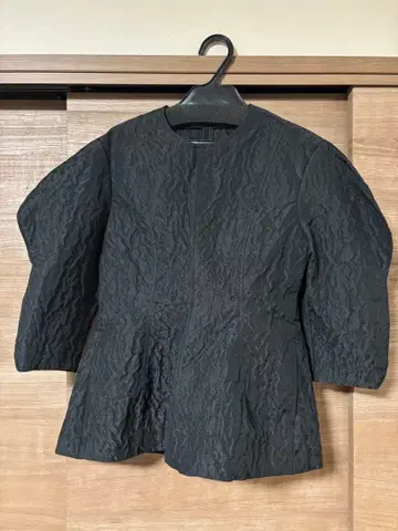 시뉴 cygne 커브 슬리브 숏 자켓