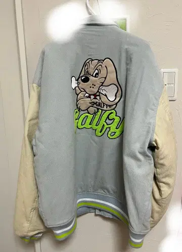 갈피 바시티 자켓