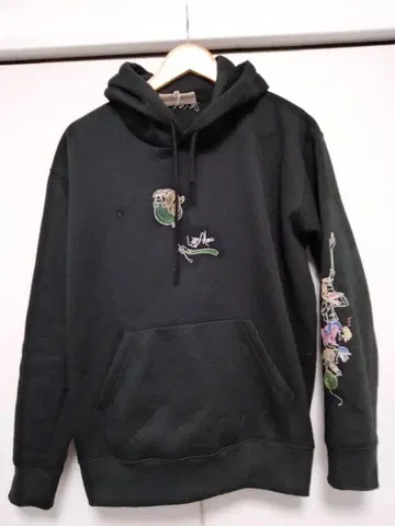 LEFT ALONE 자수 블랙 후드티