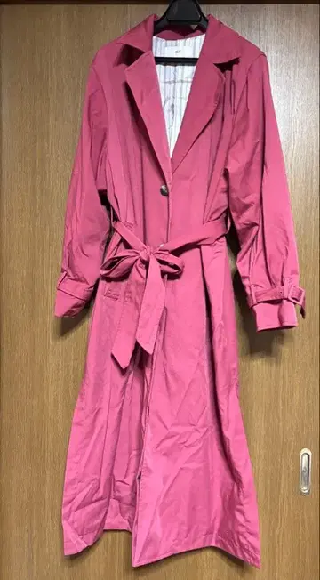 핑크 벨트 트렌치코트