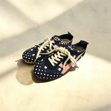 후라보와 x 문스타 스니커즈