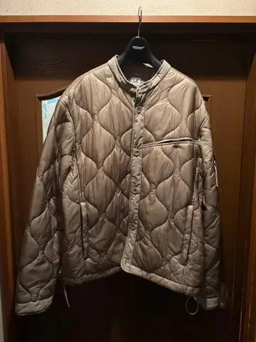 C.P. COMPANY 퀼팅 자켓 베이지