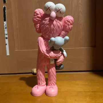 KAWS 카우스 피규어 핑크