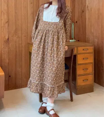 사만사 모스모스 web 한정판 가슴 배색 꽃무늬 원피스 (브라운)