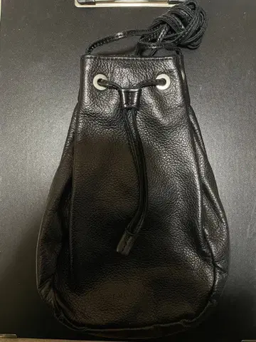 PUBLIC TOKYO 블랙 가죽 숄더백