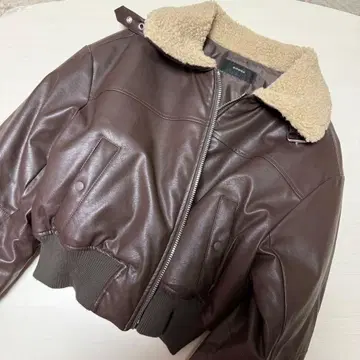 EMODA 브라운 가죽 자켓 보아 카라 부착