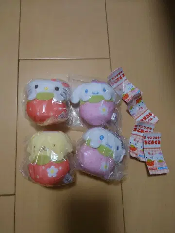 산리오 캐릭터즈 딸기 싸개 마스코트 4개 세트