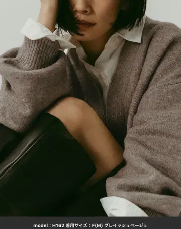 andme 오버 사이즈 V넥 긴팔 니트탑