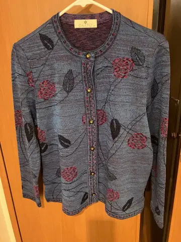 새상품급 고급  꽃무늬 자수 가디건 긴팔 블루