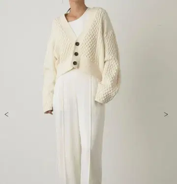 MIESROHE 숏 기장 볼륨 케이블 가디건