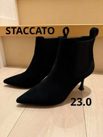 블랙 스웨이드 앵클부츠 스태커토