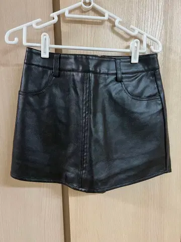 GYDA 제이다 인조 가죽 스커트 라이크 숏팬츠