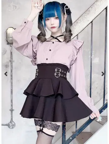 MA*RS 하트 버클 이단 프릴 치마바지