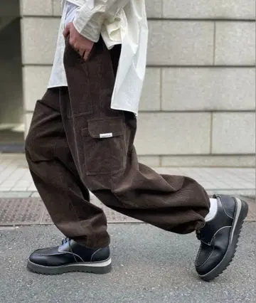 MAISON CLUB 다크 브라운 코듀로이 카고 팬츠
