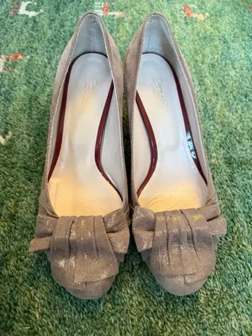 리본 포함 펌프스 Odette e Odile