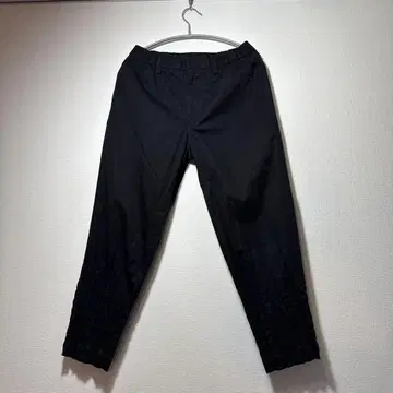 ISSEY MIYAKE MEN 블랙 팬츠 ME93FF943