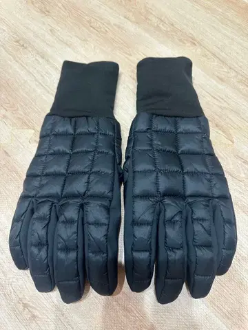 CANADA GOOSE 블랙 퀼팅 장갑