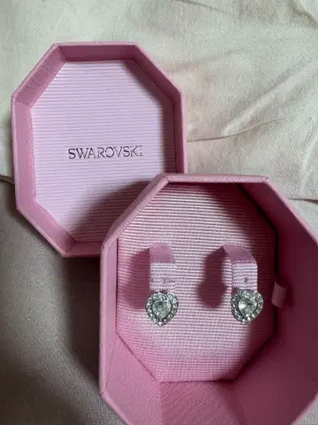 SWAROVSKI 하트 모양 귀걸이
