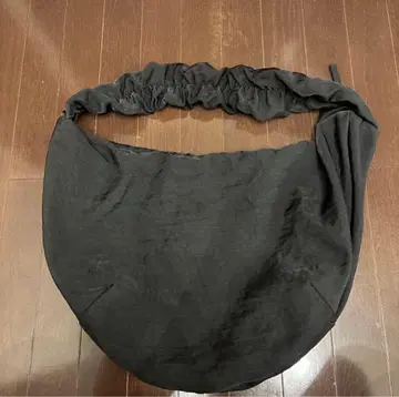 OUAT 블랙 숄더백