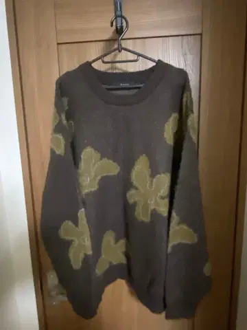 꽃무늬 스웨터 L 사이즈 브라운