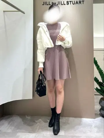 파이핑 로고 니트 원피스 질스튜어트