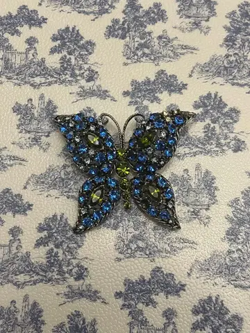 미국제 빈티지 브로치 버터플라이 나비 디자인 청록색 크리스탈
