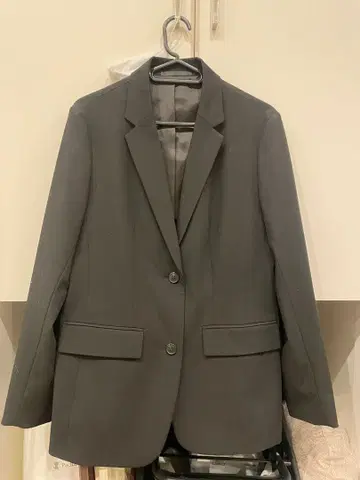 Uniqlo 블랙 테일러드 자켓 투버튼