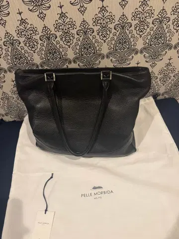 펠레 모르비다 블랙 가죽 토트백
