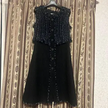 슬리브리스 블랙 원피스 프린지 장식