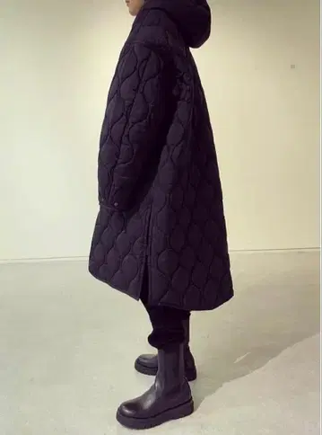 WILD THINGS 퀼팅 롱 코트 투모로우랜드 별주 모델