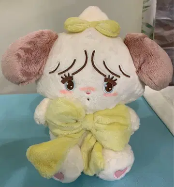 mikko 수플레 안고 있는 리본 봉제 인형