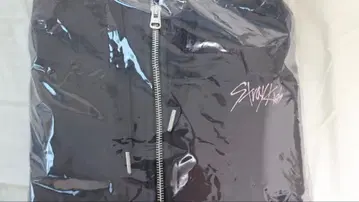 스키즈 집업 후드티 미개봉 새상품 트레이딩 카드 없음