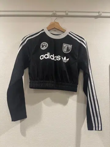 adidas 크롭 상의 블랙