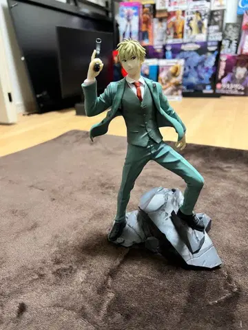 로이드 포저 피규어 SPYFAMILY