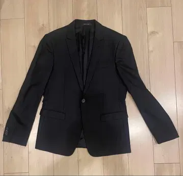 엠포리오 아르마니, 블랙 자켓