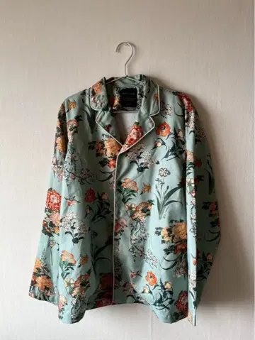 UNITED TOKYO 꽃무늬 긴팔 셔츠 사이즈 3